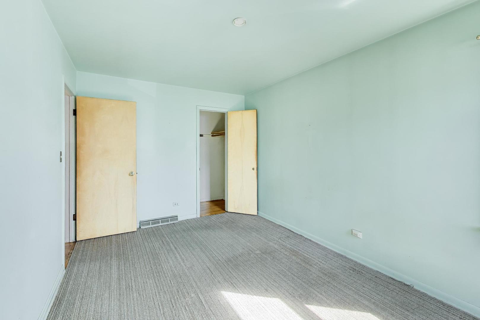 998 S Swain Avenue, Elmhurst, IL 60126