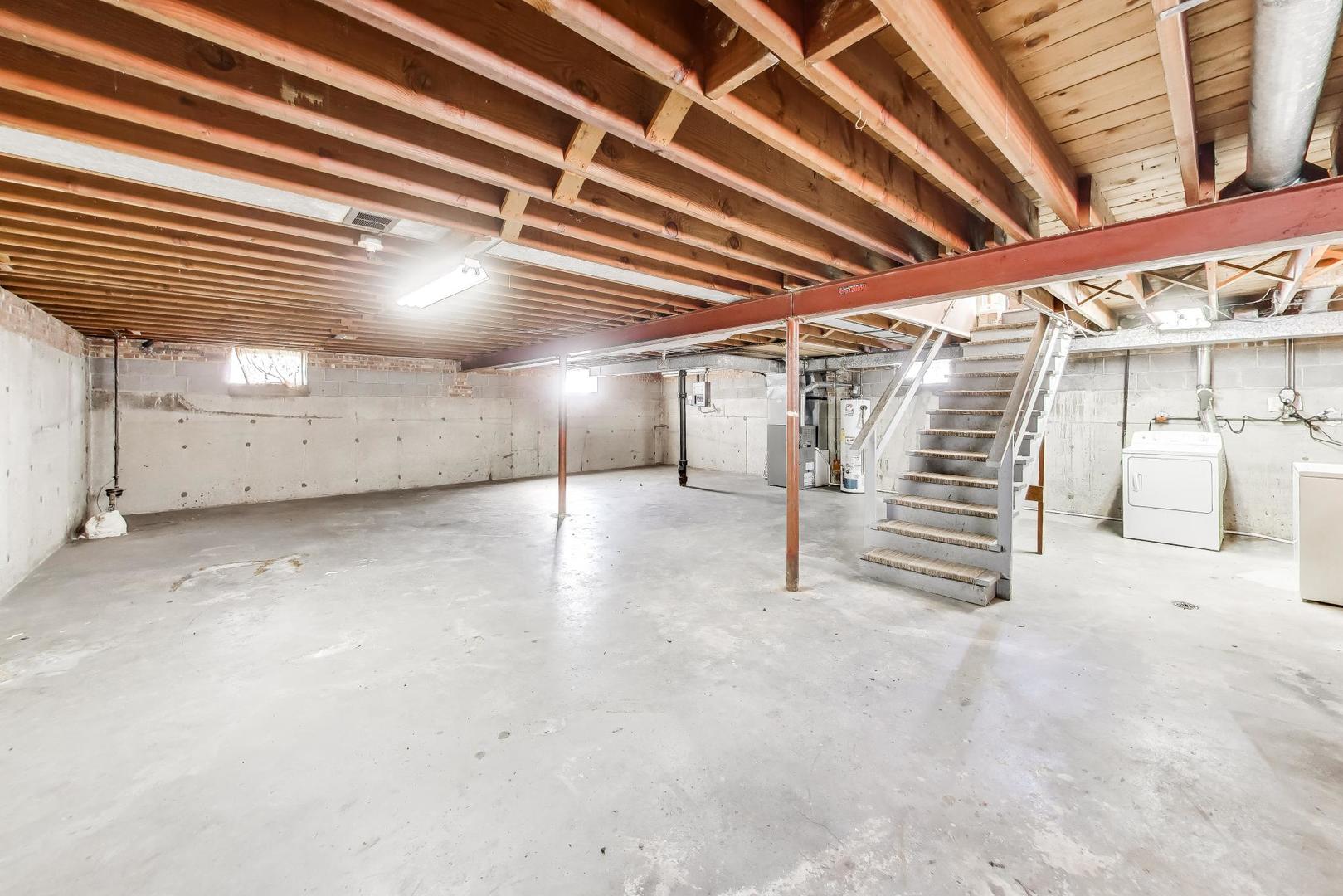 998 S Swain Avenue, Elmhurst, IL 60126