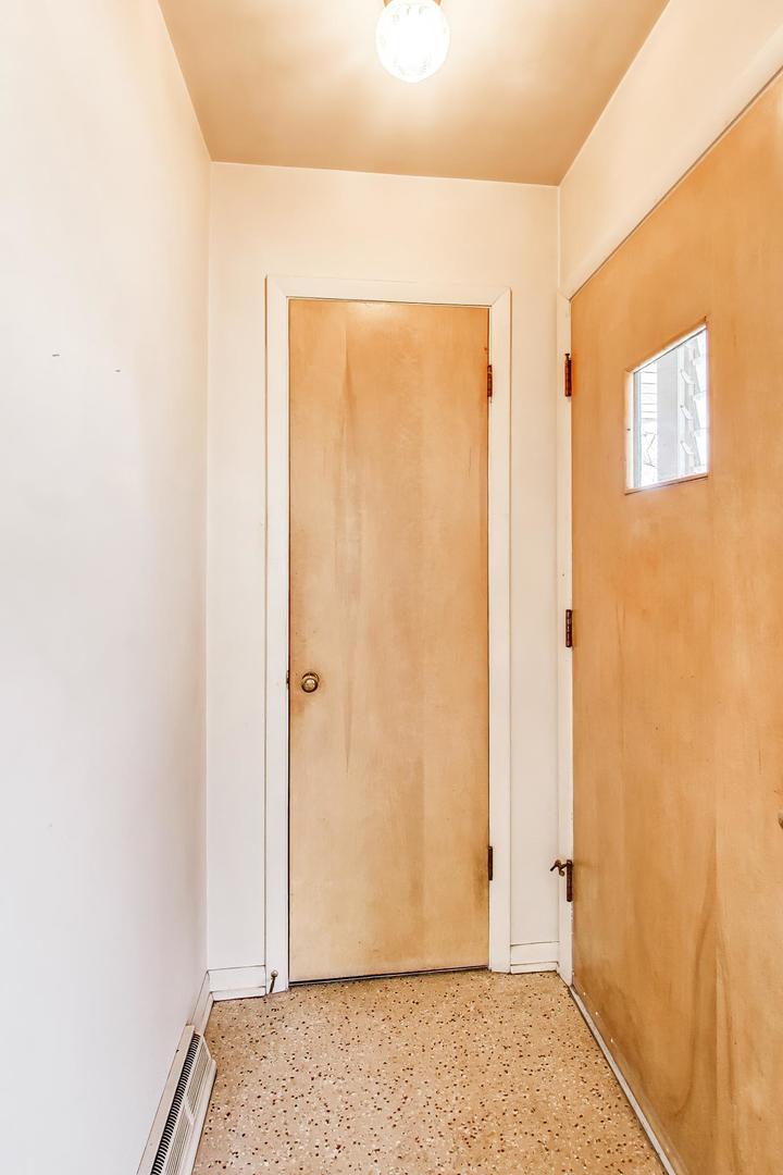 998 S Swain Avenue, Elmhurst, IL 60126