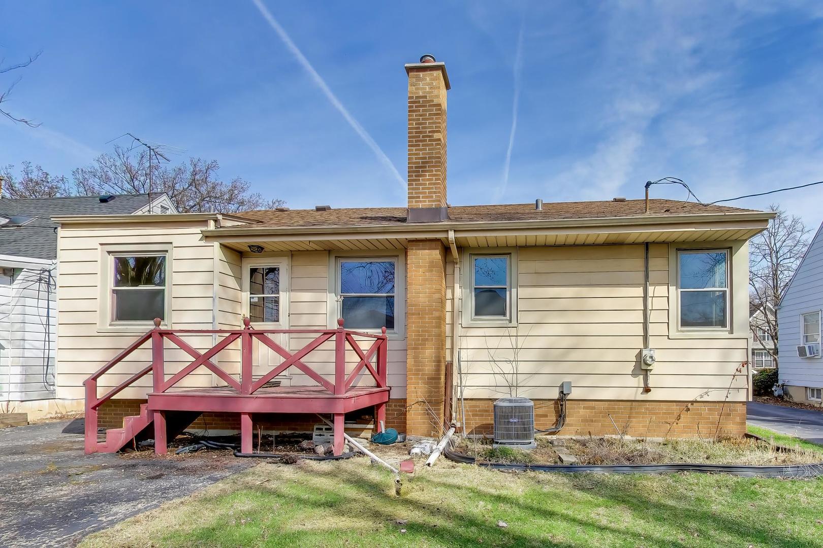 998 S Swain Avenue, Elmhurst, IL 60126