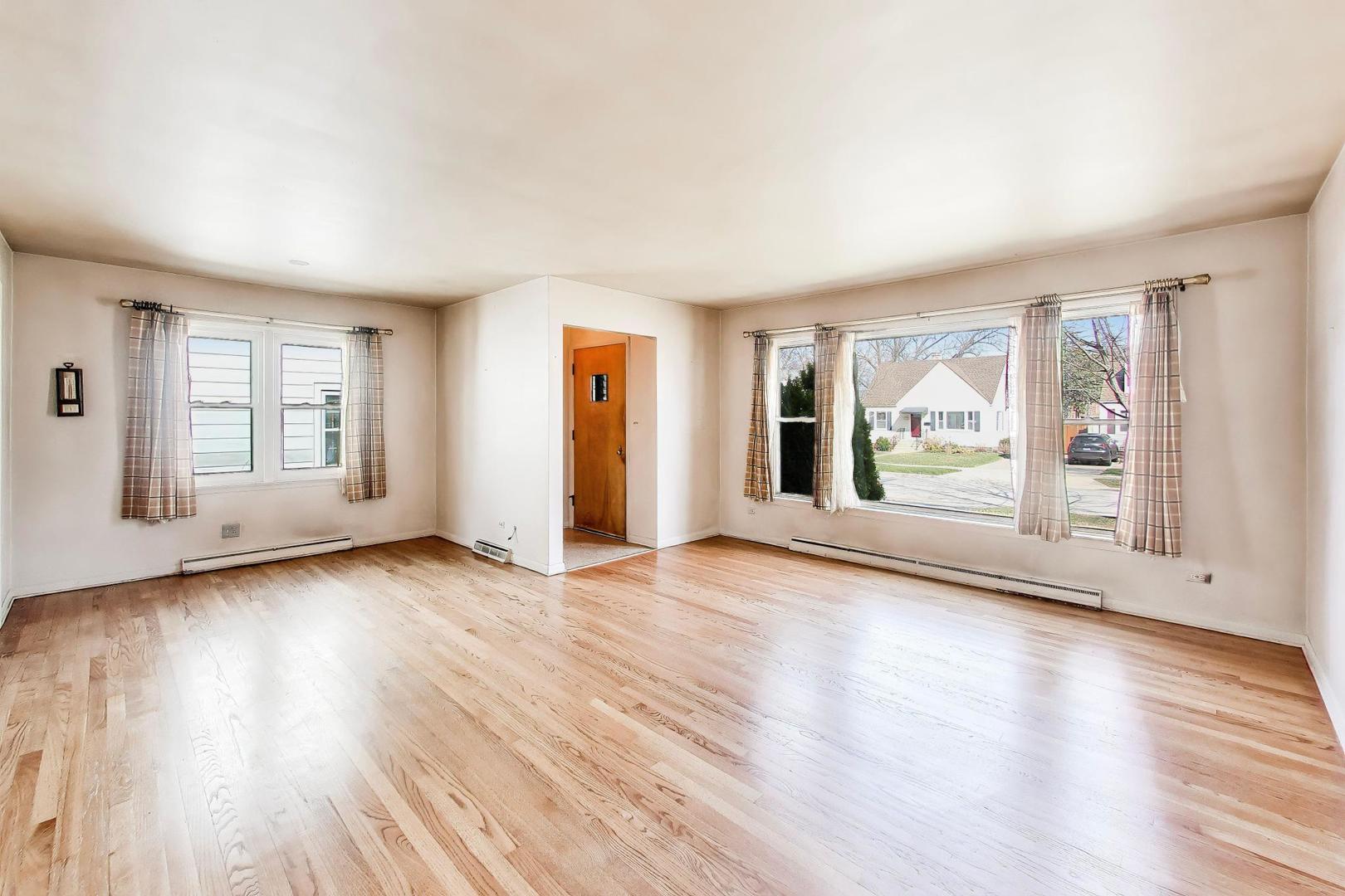 998 S Swain Avenue, Elmhurst, IL 60126