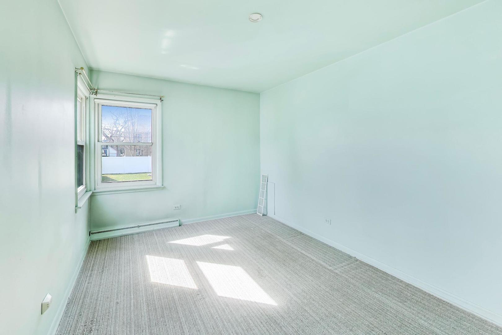 998 S Swain Avenue, Elmhurst, IL 60126