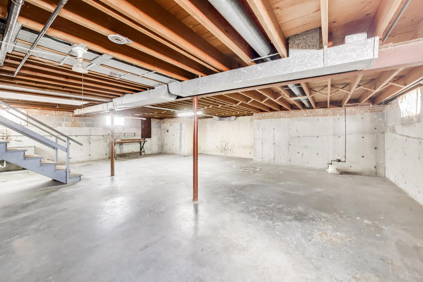 998 S Swain Avenue, Elmhurst, IL 60126