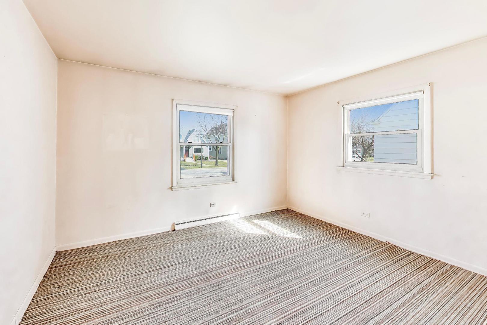 998 S Swain Avenue, Elmhurst, IL 60126