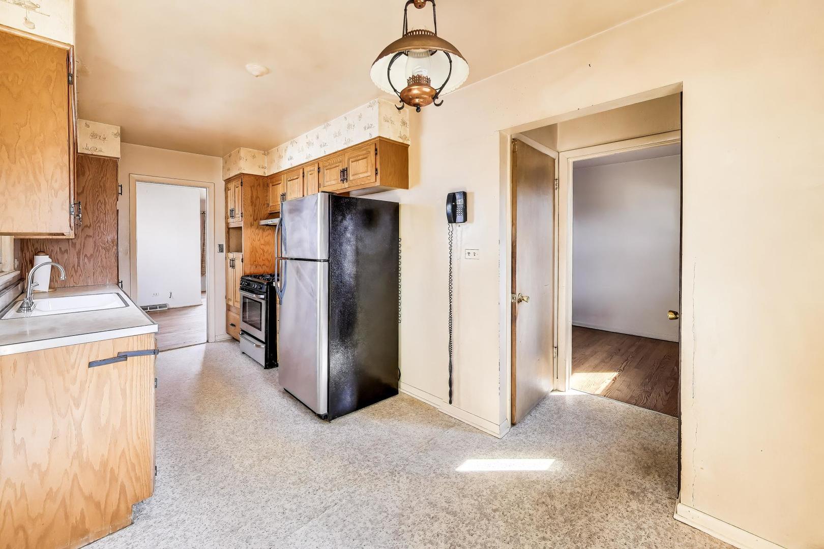 998 S Swain Avenue, Elmhurst, IL 60126