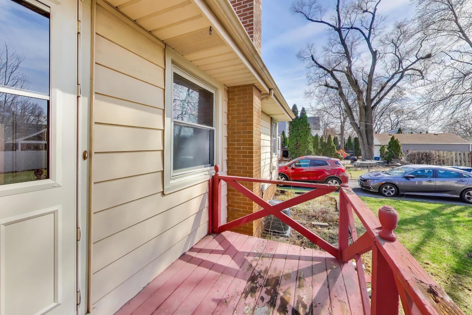 998 S Swain Avenue, Elmhurst, IL 60126