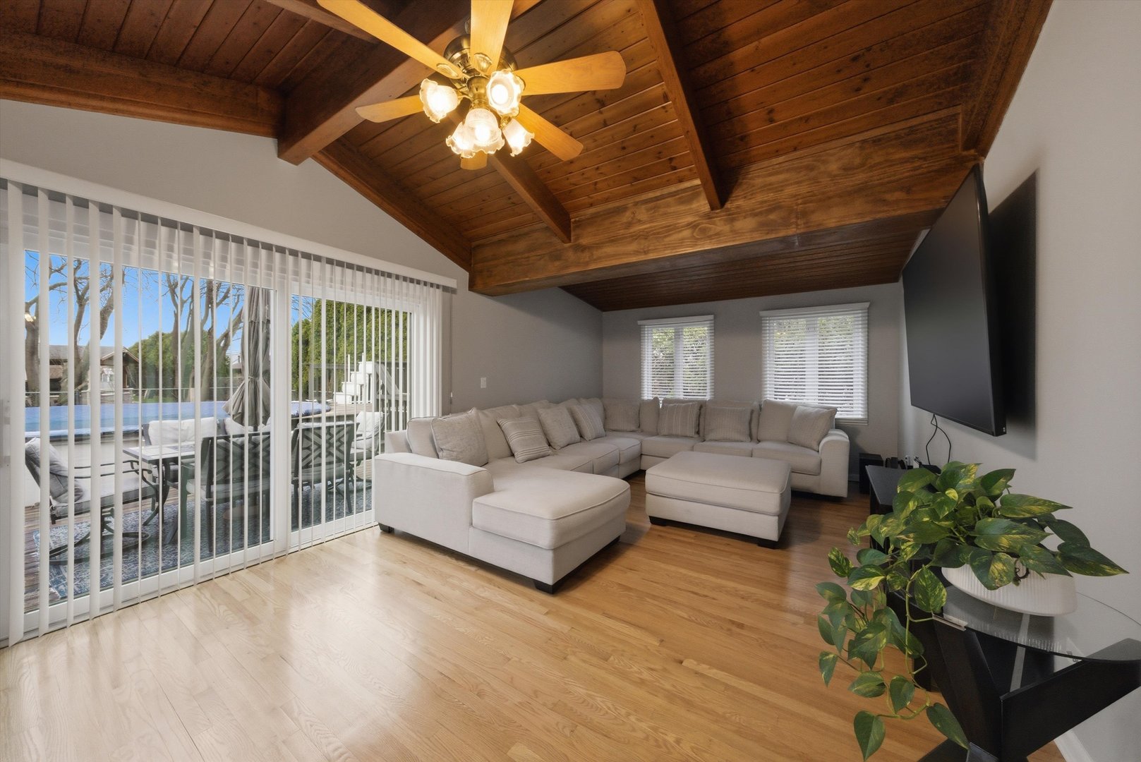 8210 Linder Avenue, Burbank, IL 60459