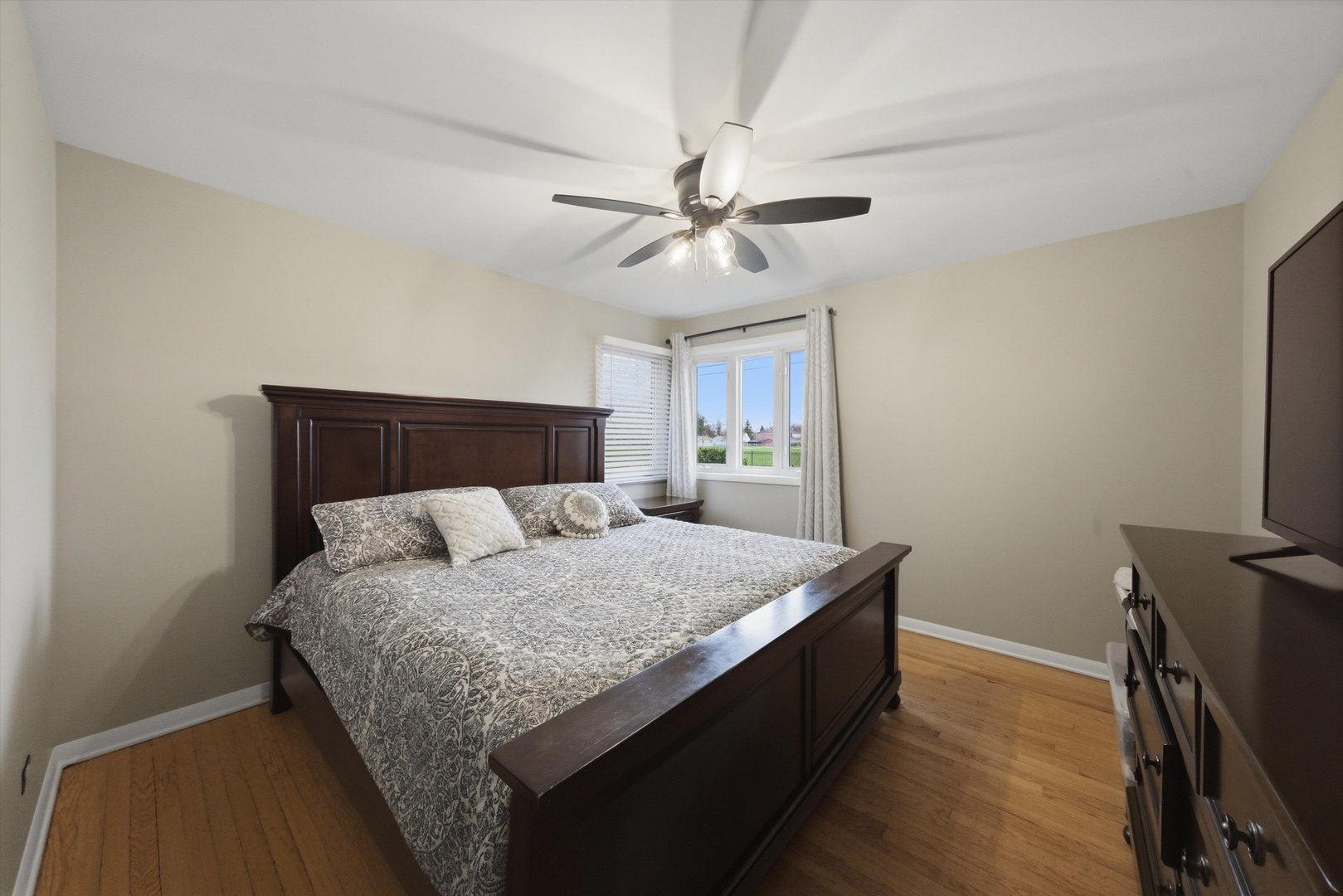 8210 Linder Avenue, Burbank, IL 60459