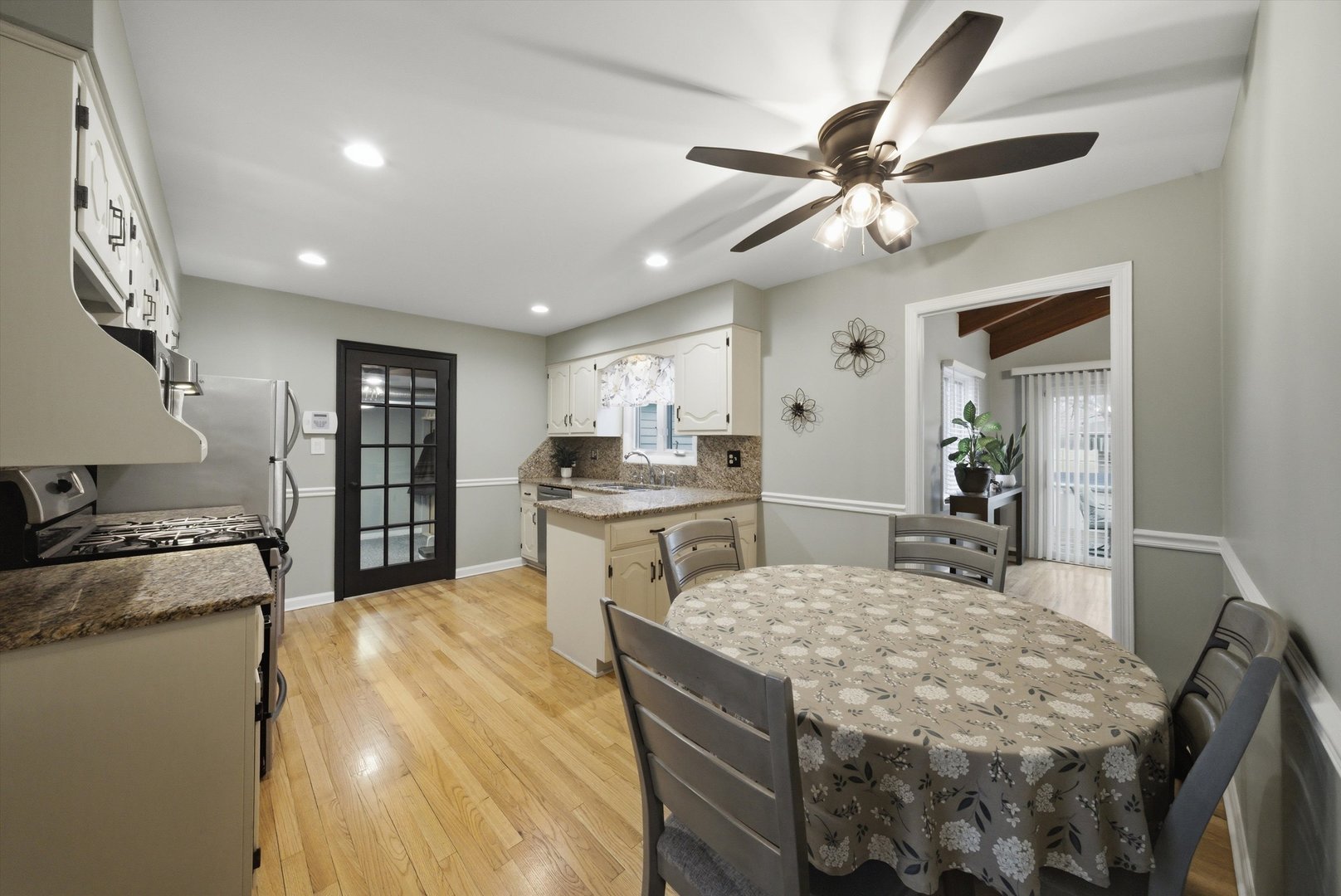 8210 Linder Avenue, Burbank, IL 60459