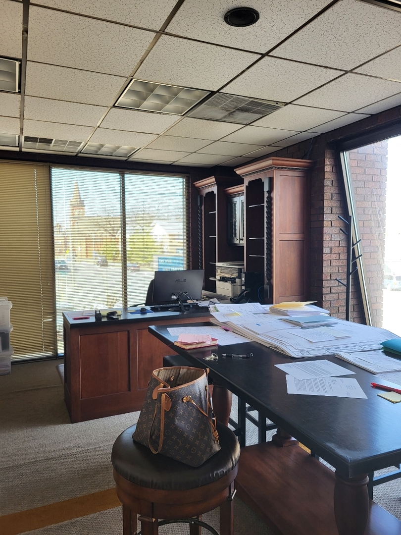 7851 Ogden Avenue #2, Lyons, IL 60534