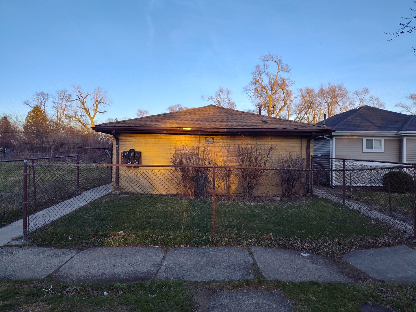 15731 Lexington Avenue, Harvey, IL 60426