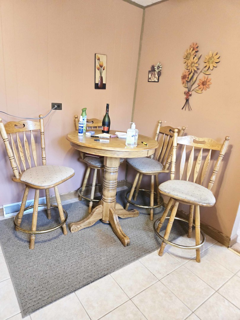 8811 W 92nd Street, Hickory Hills, IL 60457