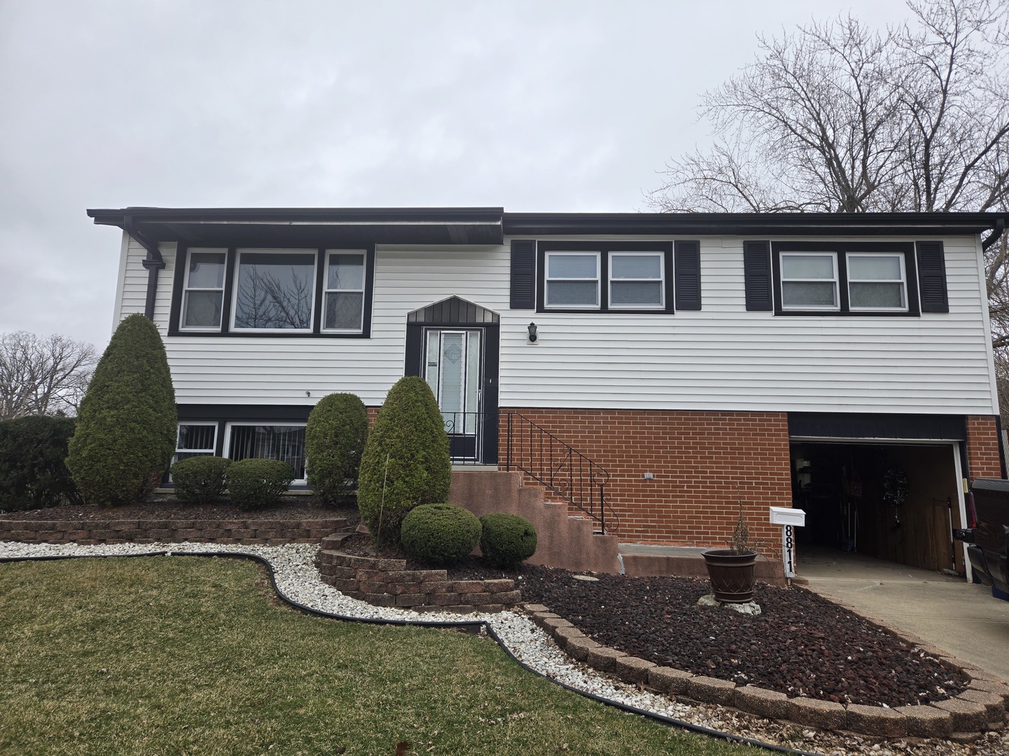 8811 W 92nd Street, Hickory Hills, IL 60457