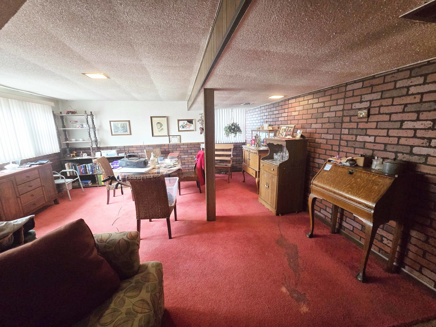 8811 W 92nd Street, Hickory Hills, IL 60457