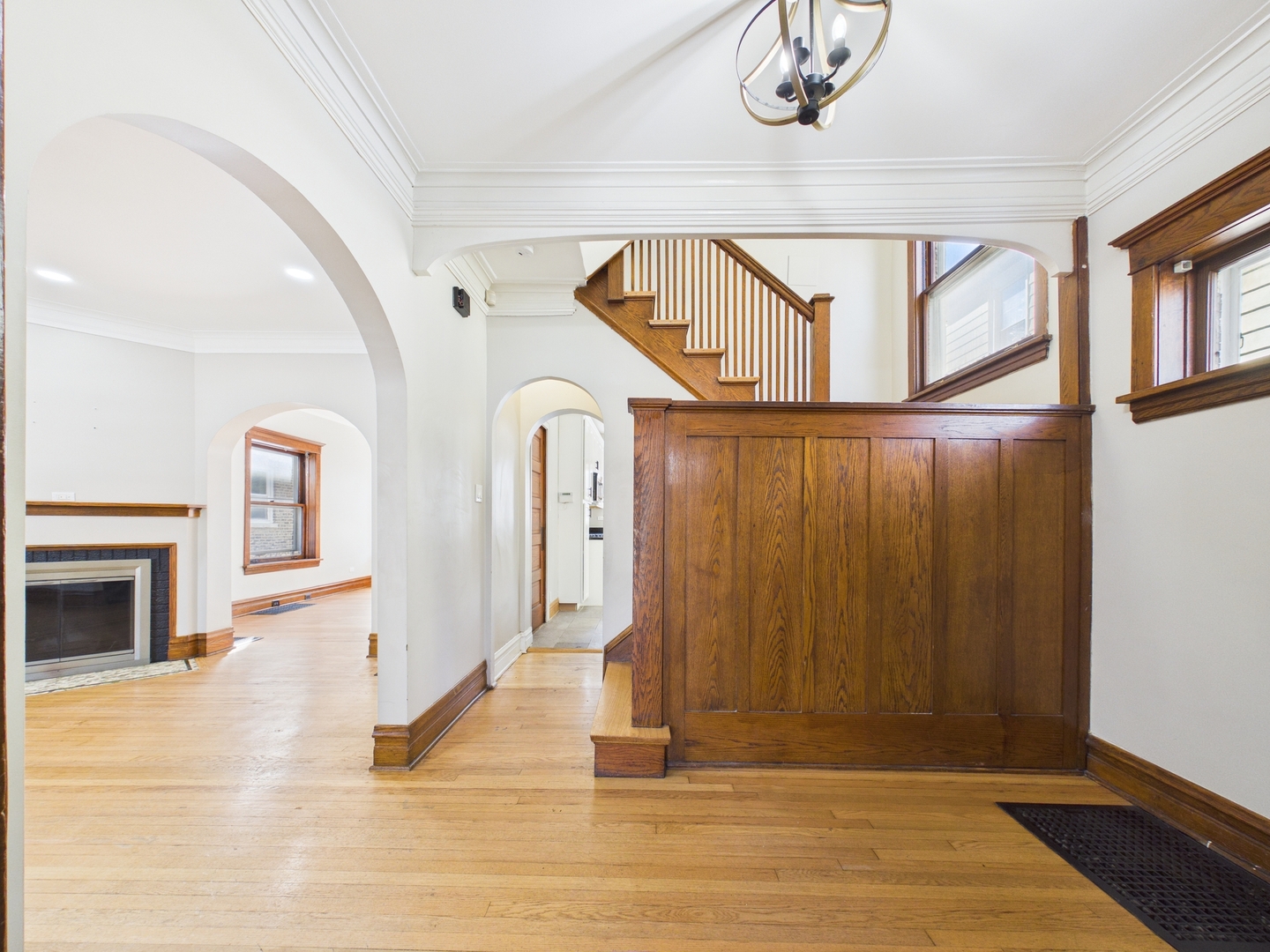 226 N Austin Boulevard, Oak Park, IL 60302