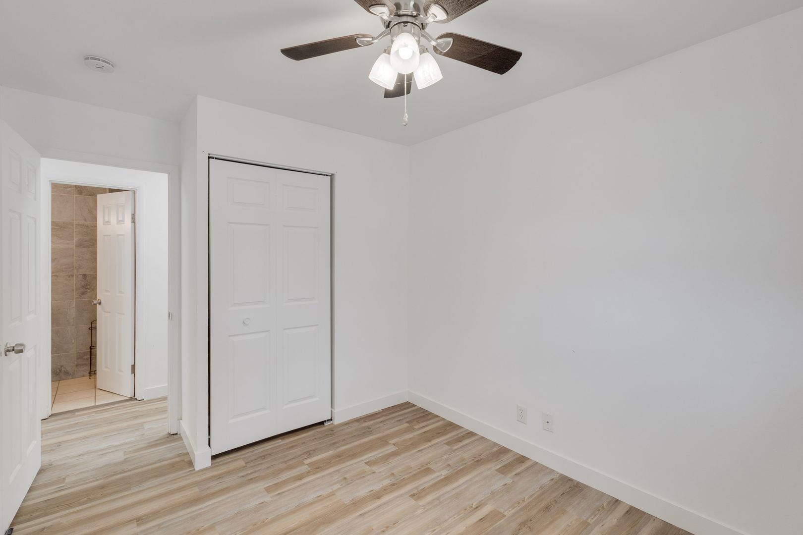 533 Redwood Road, Bolingbrook, IL 60440