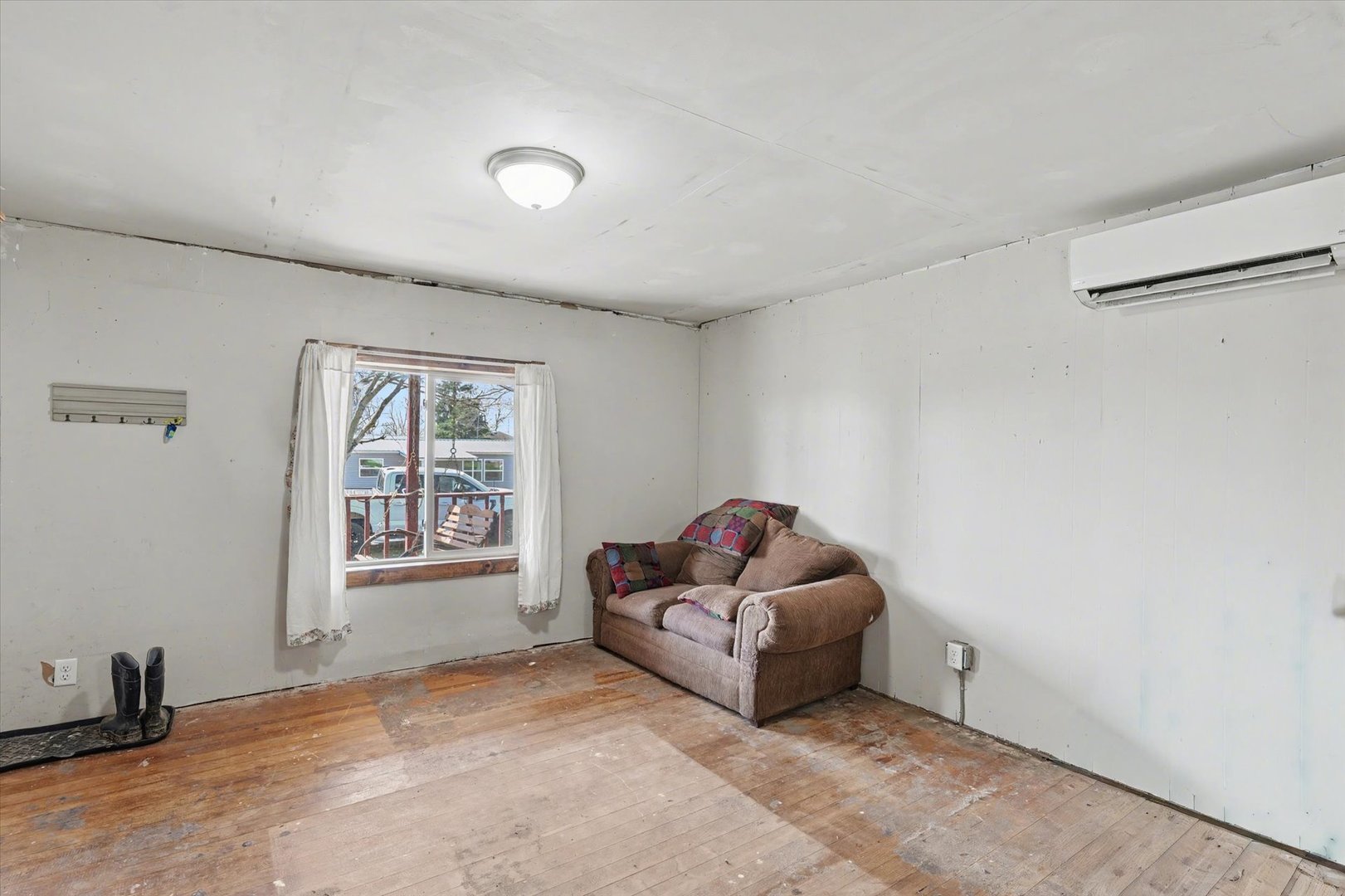 136 E Ohio Street, Sibley, IL 61773