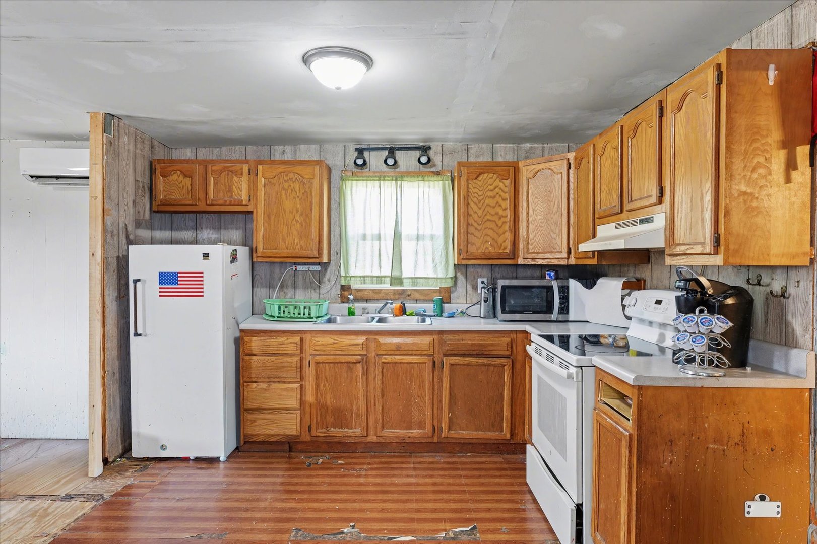 136 E Ohio Street, Sibley, IL 61773