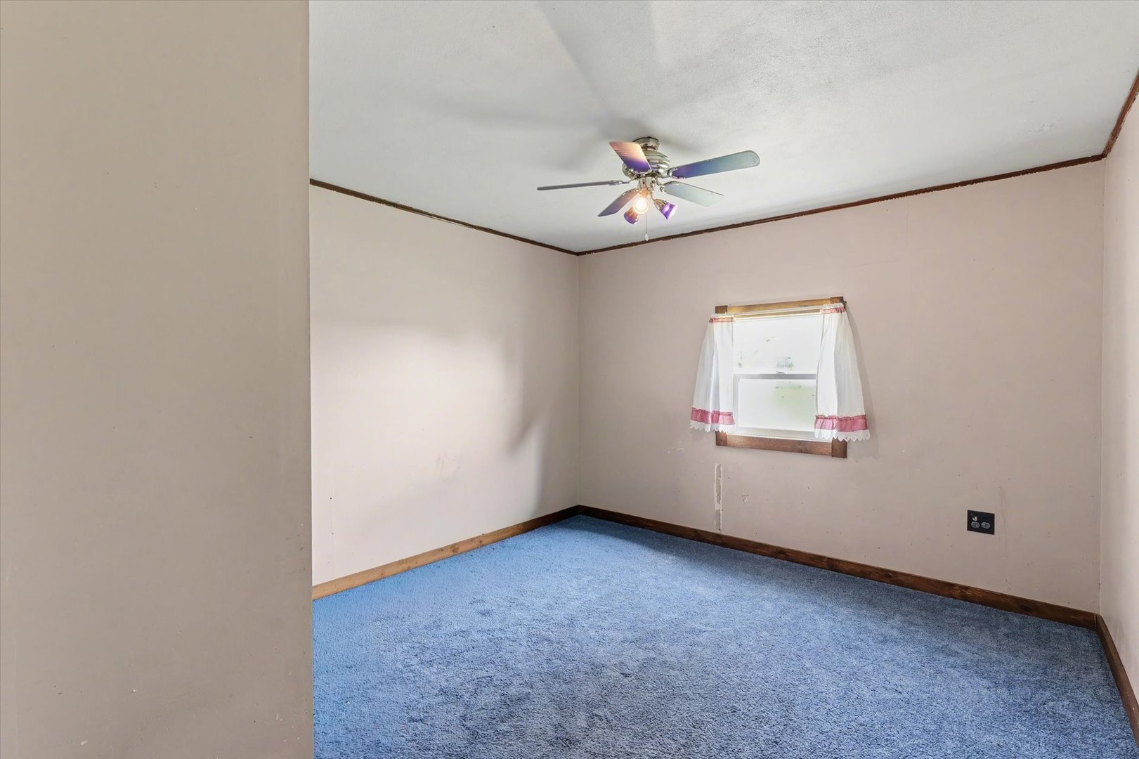 136 E Ohio Street, Sibley, IL 61773