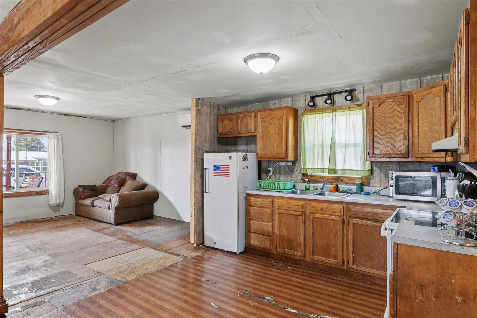 136 E Ohio Street, Sibley, IL 61773