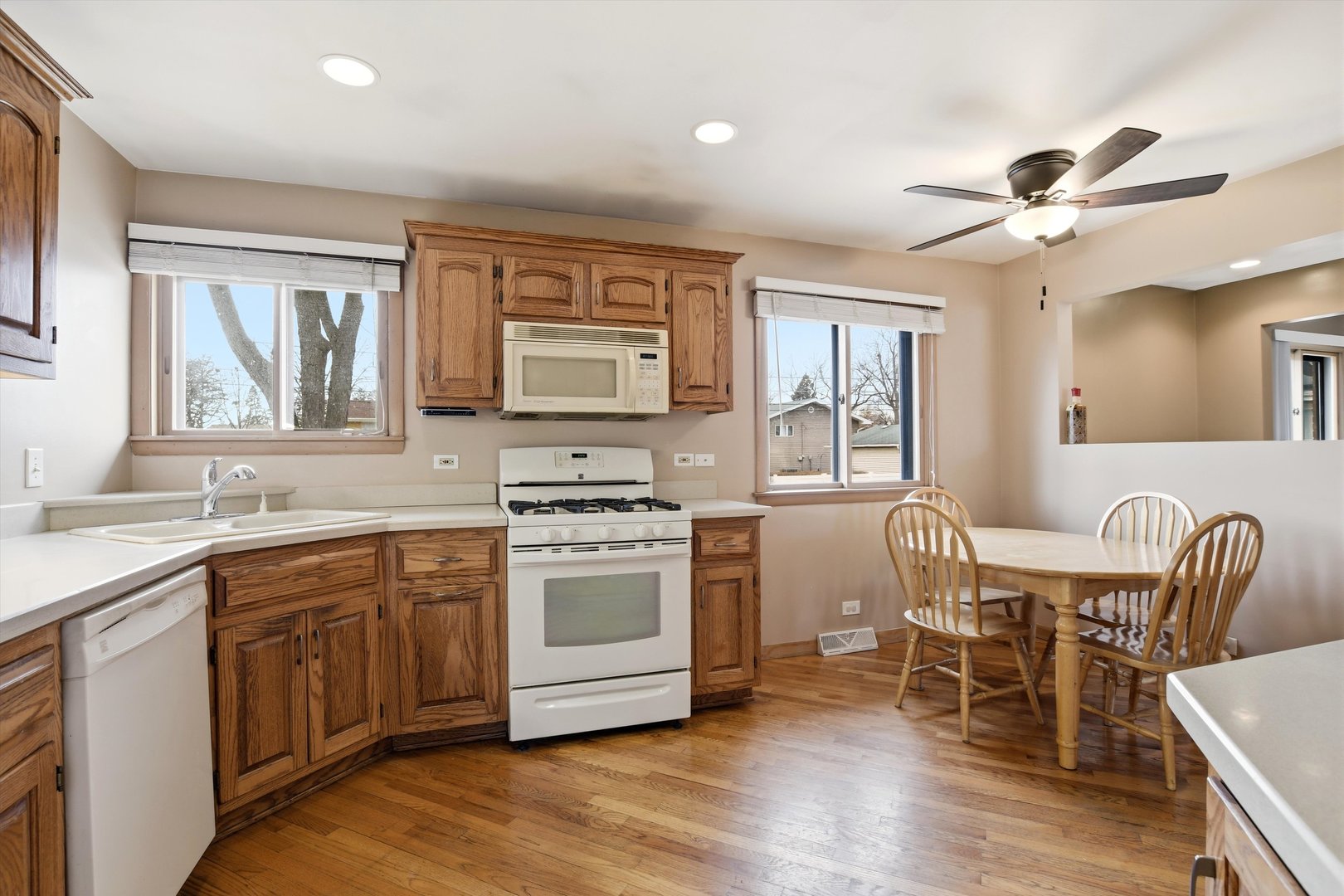 130 N Horner Lane, Mount Prospect, IL 60056