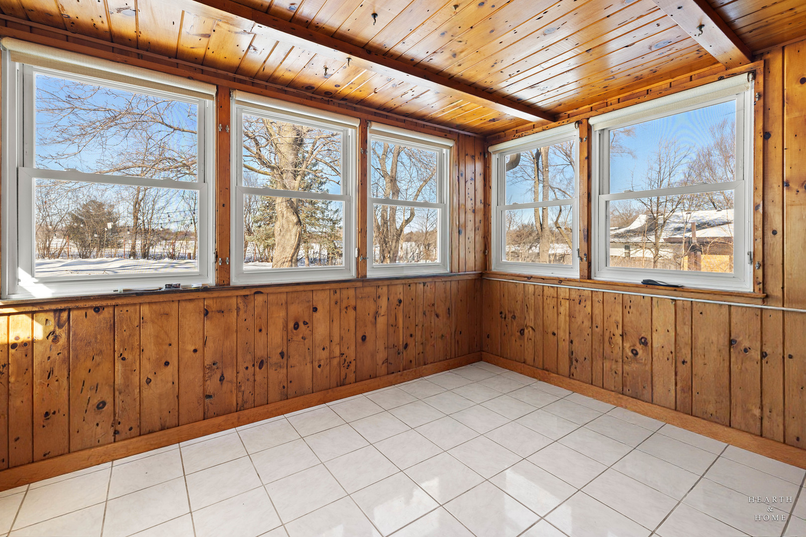 2540 E Bonnie Brook Lane, Waukegan, IL 60087