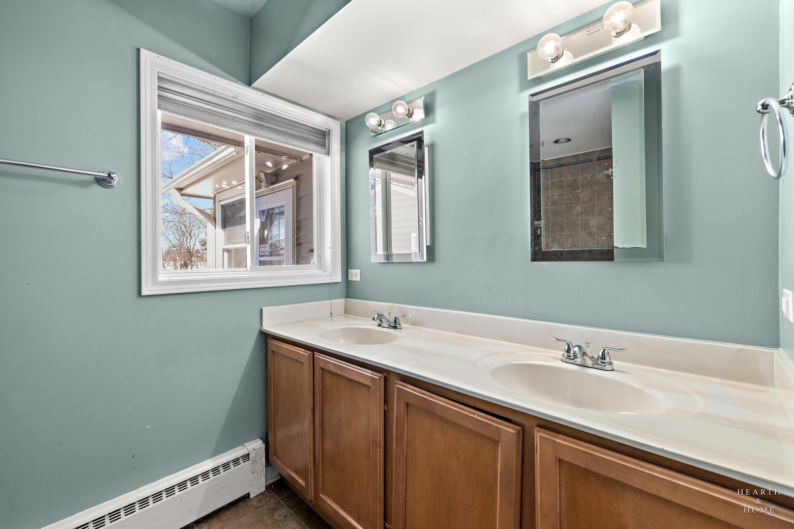 2540 E Bonnie Brook Lane, Waukegan, IL 60087