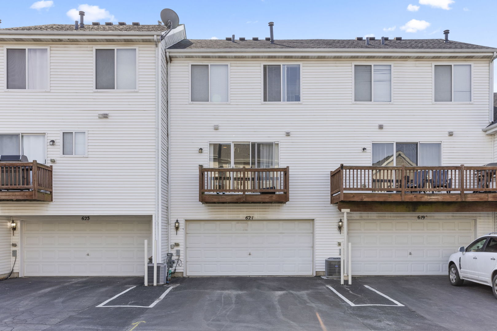 621 Lincoln Station Drive, Oswego, IL 60543