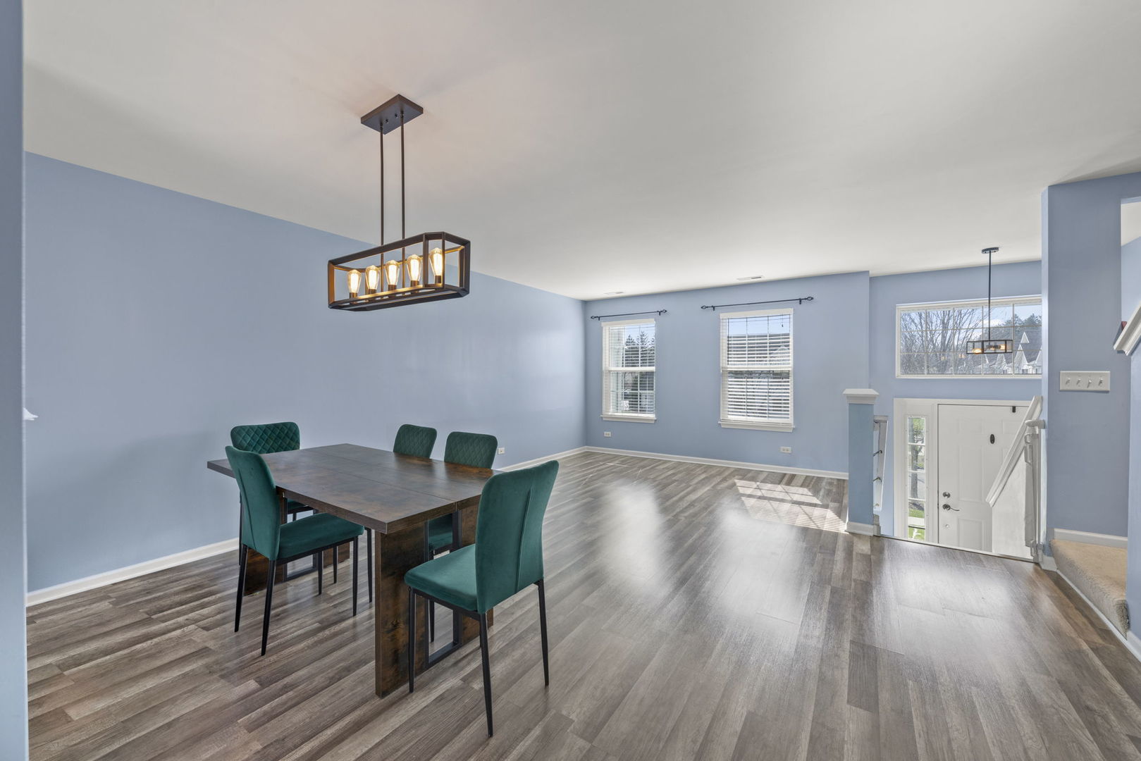 621 Lincoln Station Drive, Oswego, IL 60543