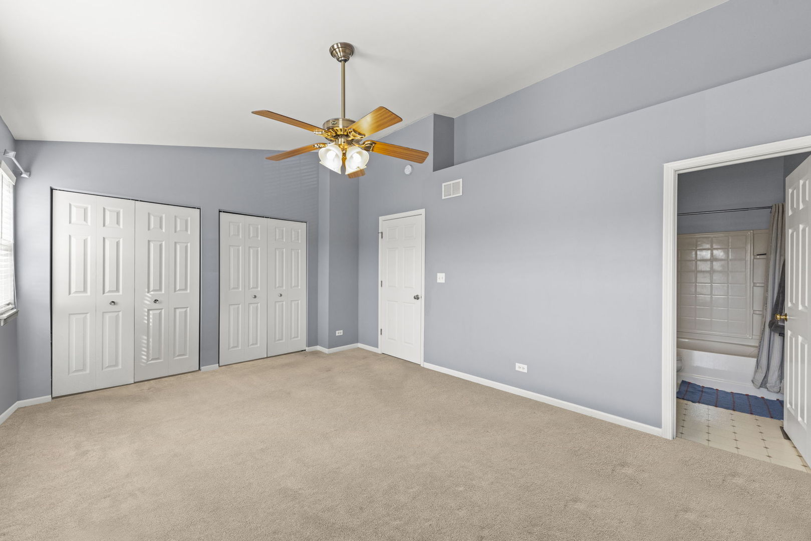 621 Lincoln Station Drive, Oswego, IL 60543