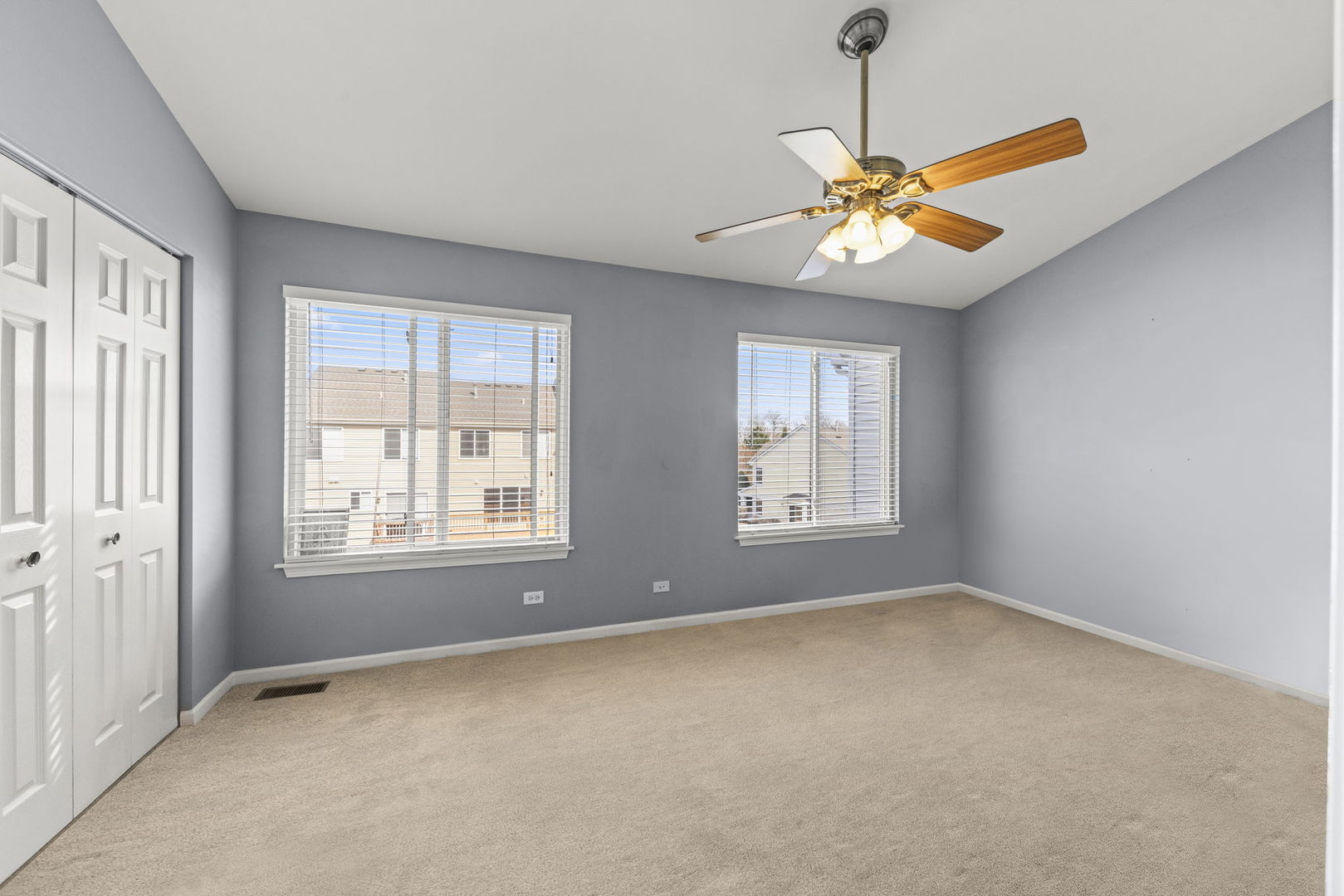 621 Lincoln Station Drive, Oswego, IL 60543