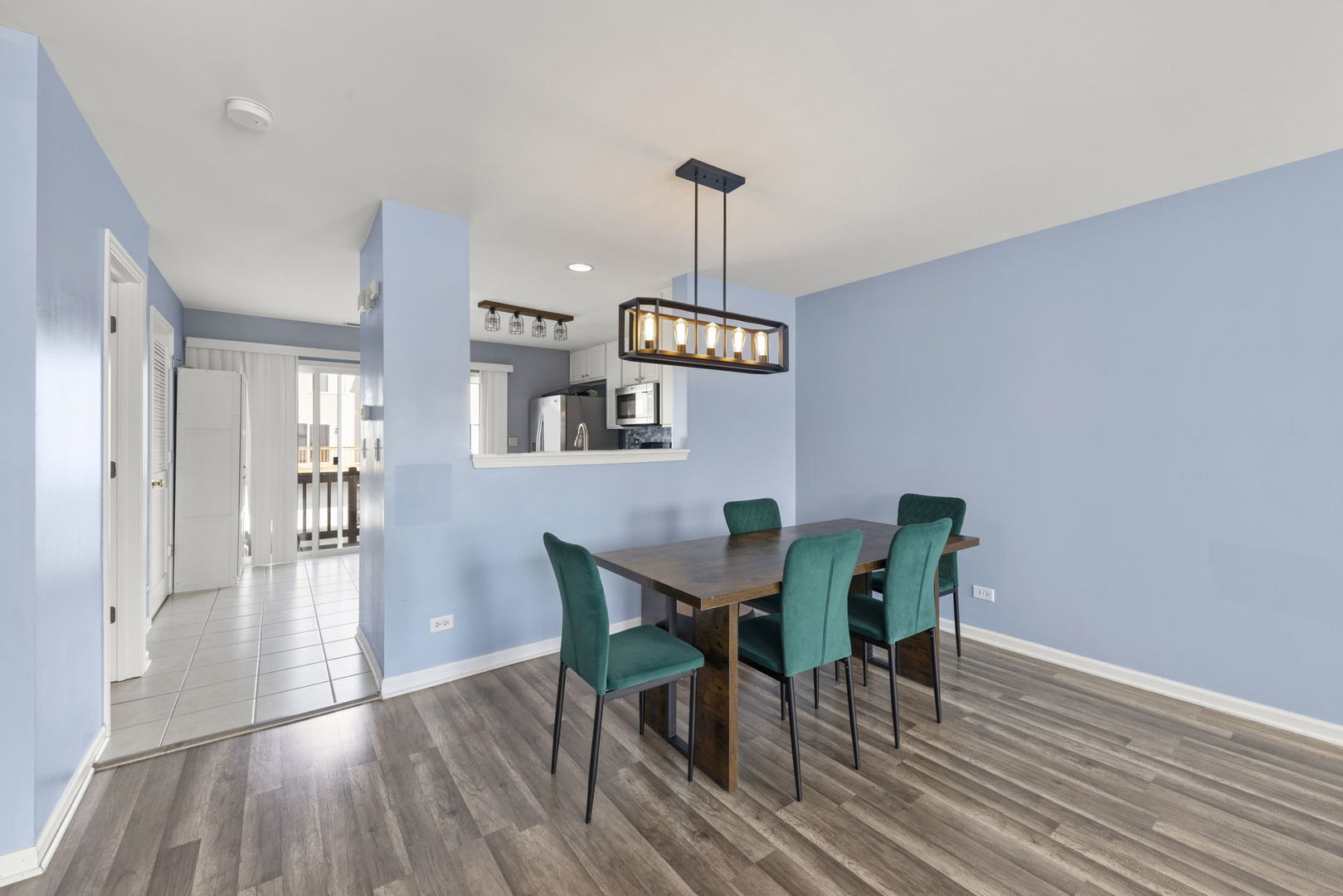 621 Lincoln Station Drive, Oswego, IL 60543