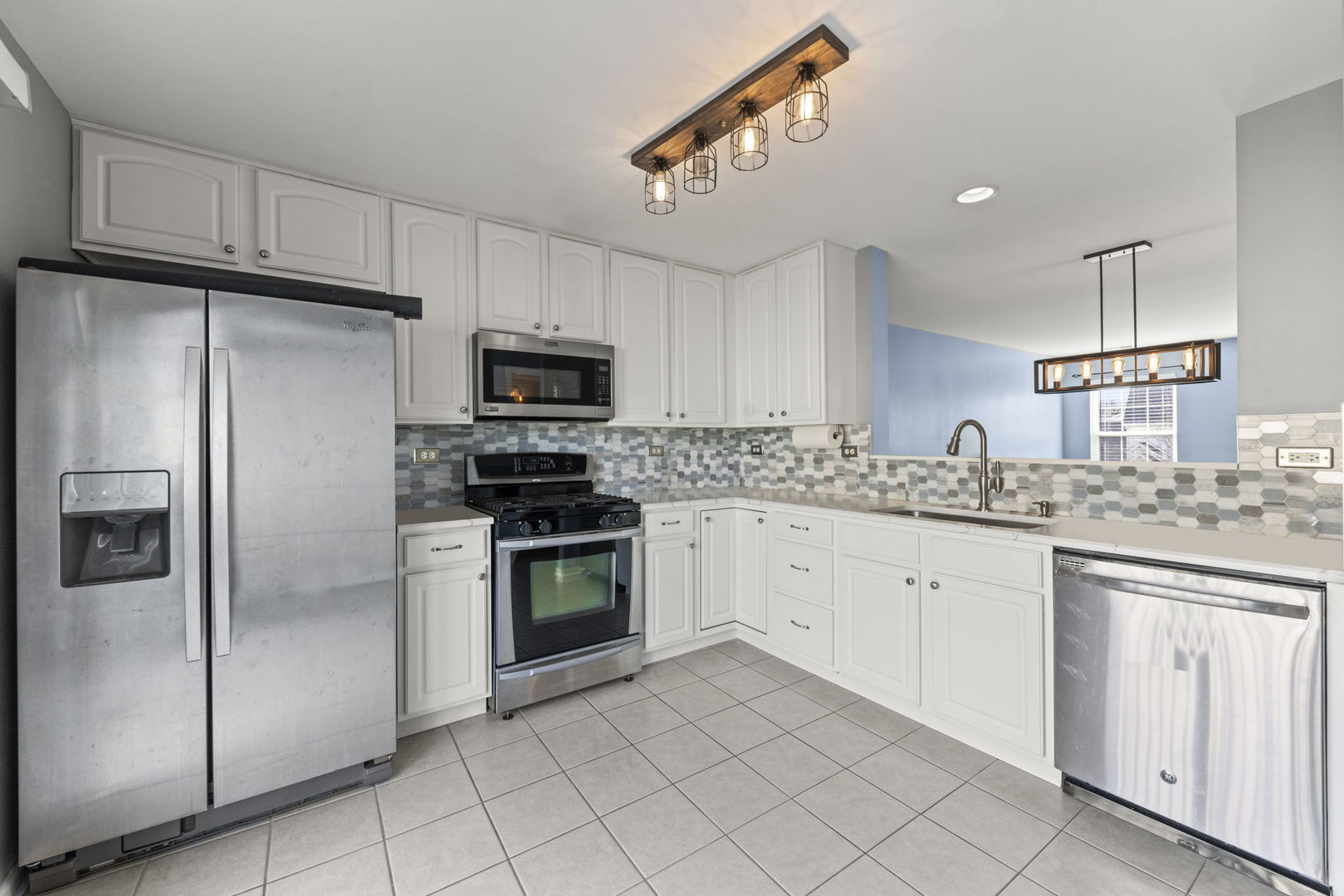 621 Lincoln Station Drive, Oswego, IL 60543