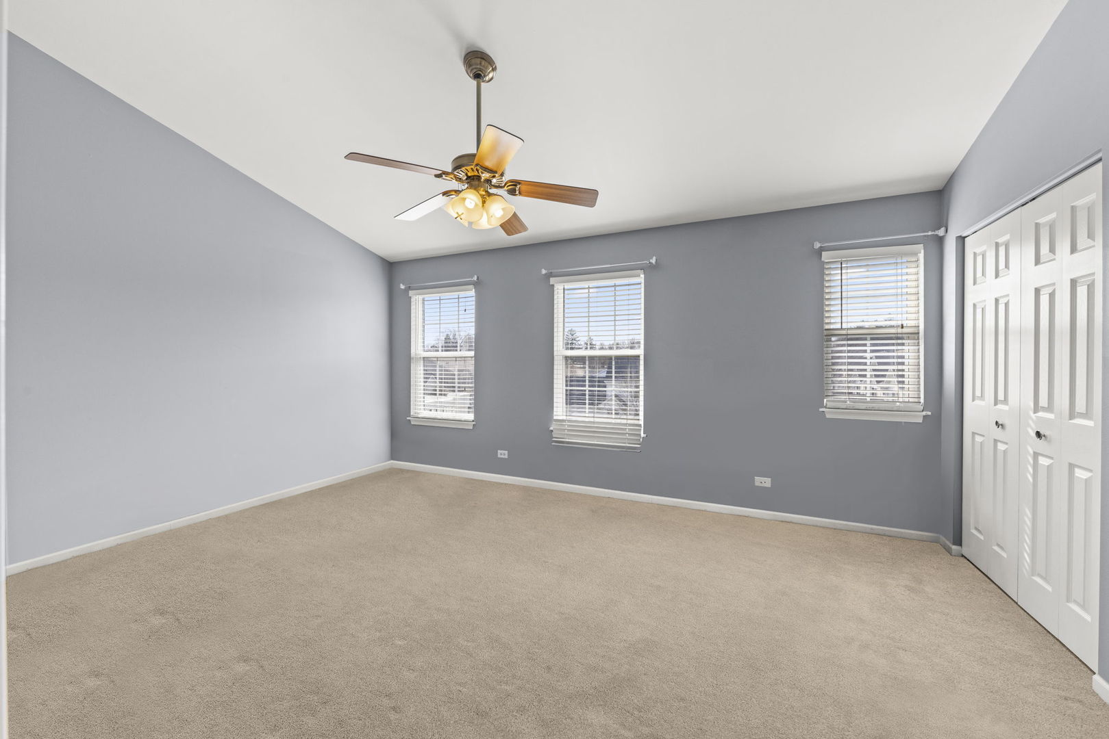 621 Lincoln Station Drive, Oswego, IL 60543