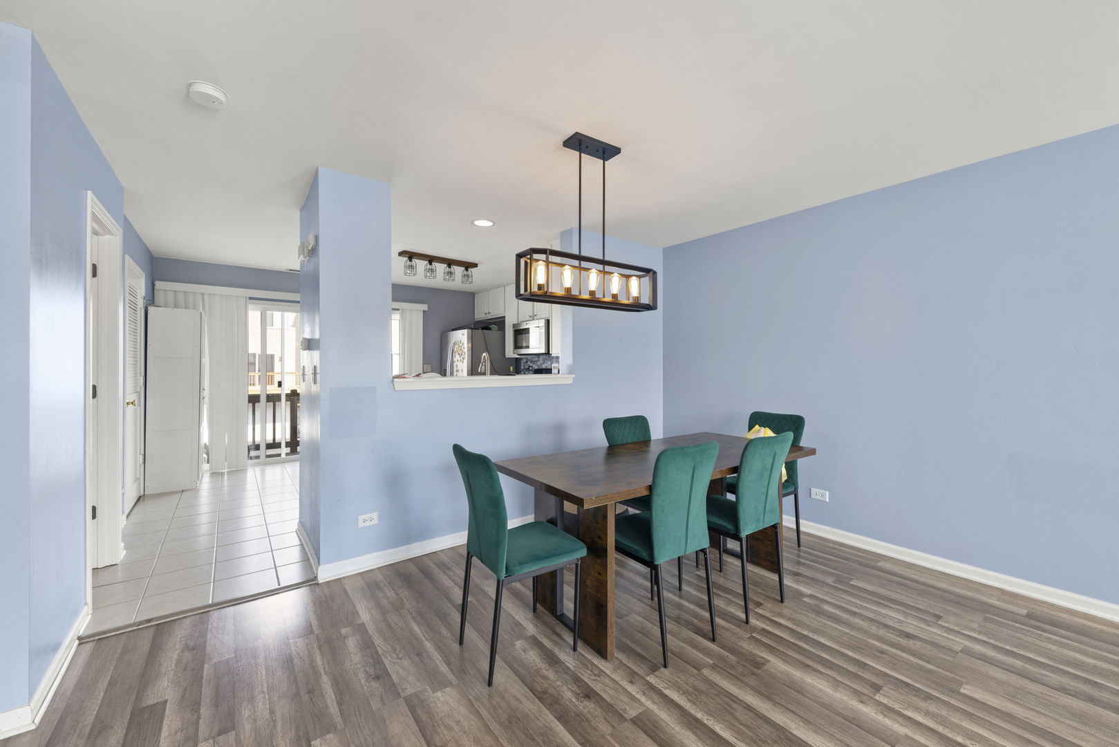 621 Lincoln Station Drive, Oswego, IL 60543