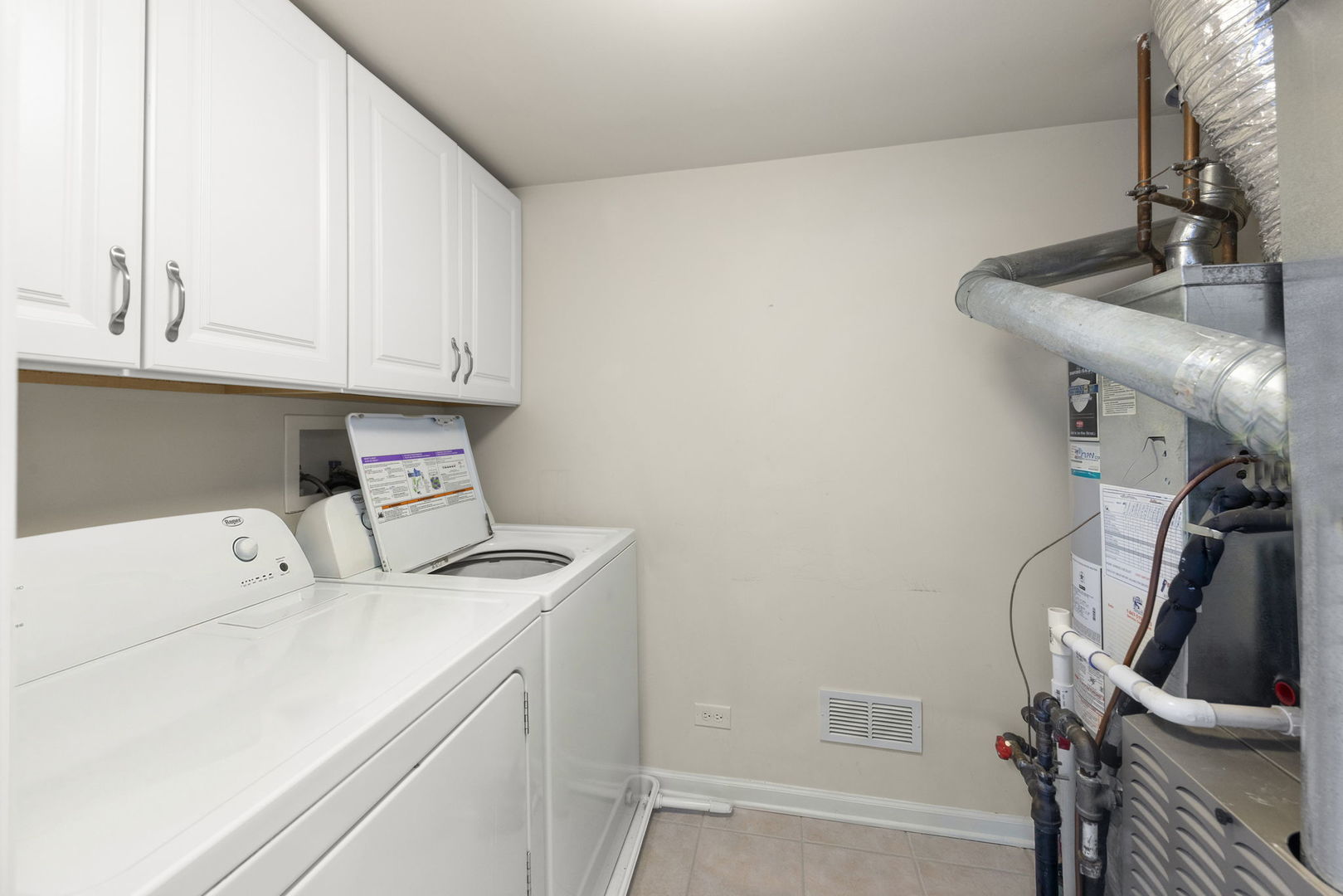 621 Lincoln Station Drive, Oswego, IL 60543