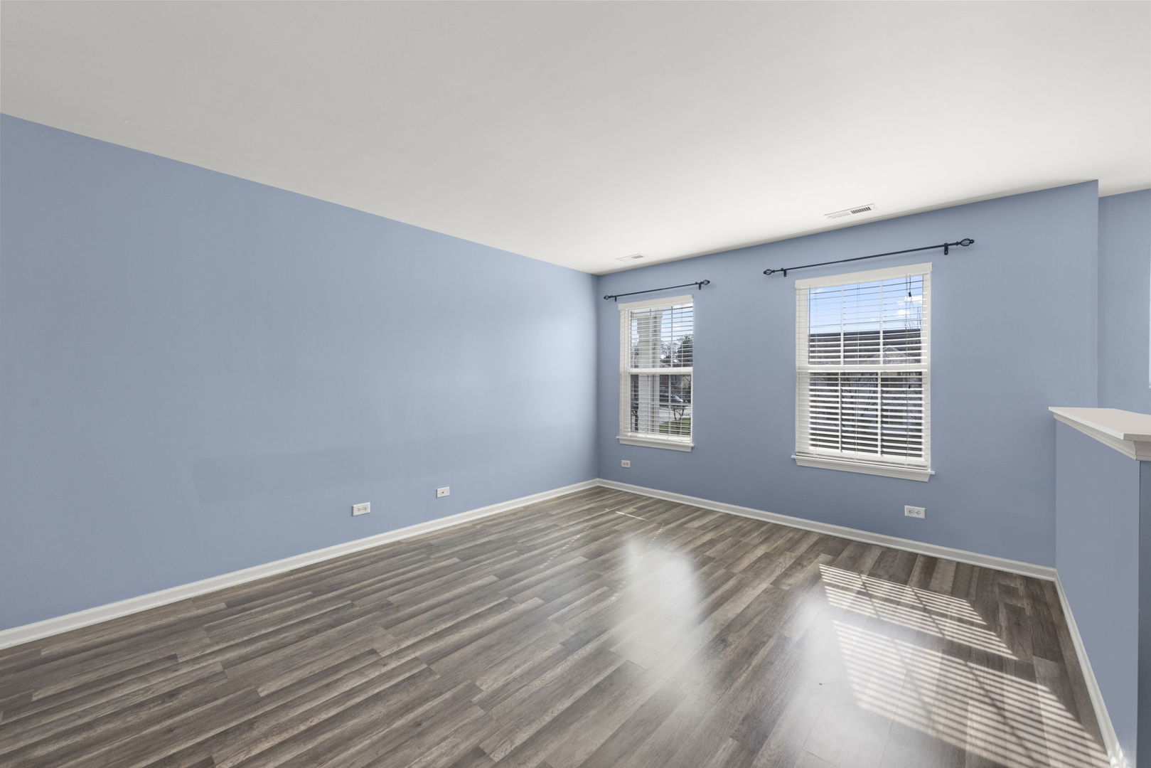 621 Lincoln Station Drive, Oswego, IL 60543