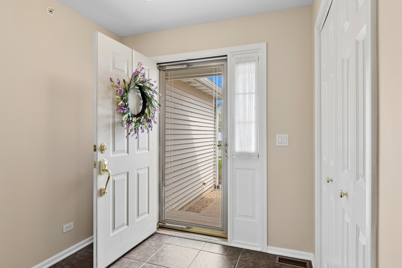 355 Garden Circle, Yorkville, IL 60560