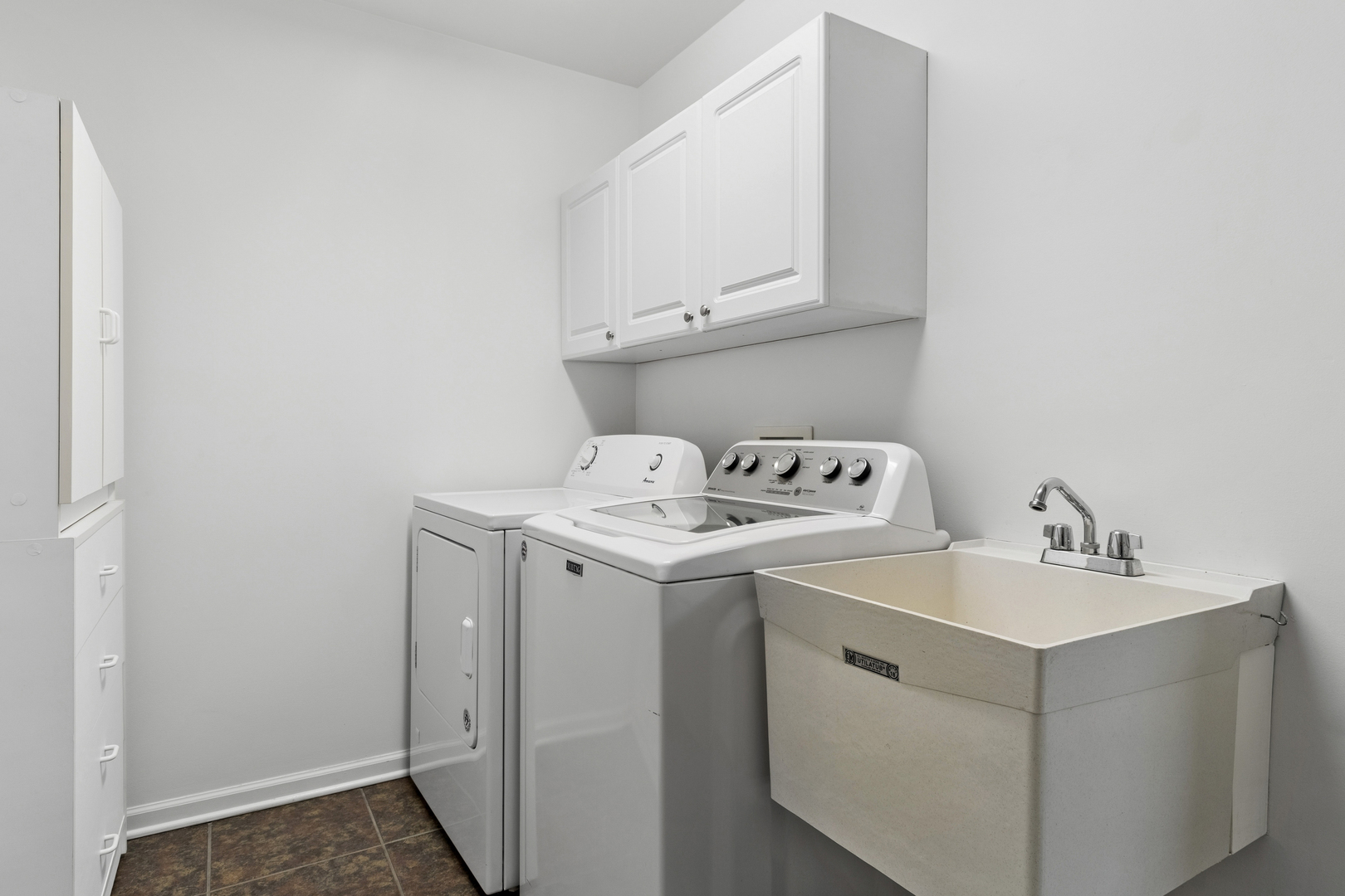 355 Garden Circle, Yorkville, IL 60560