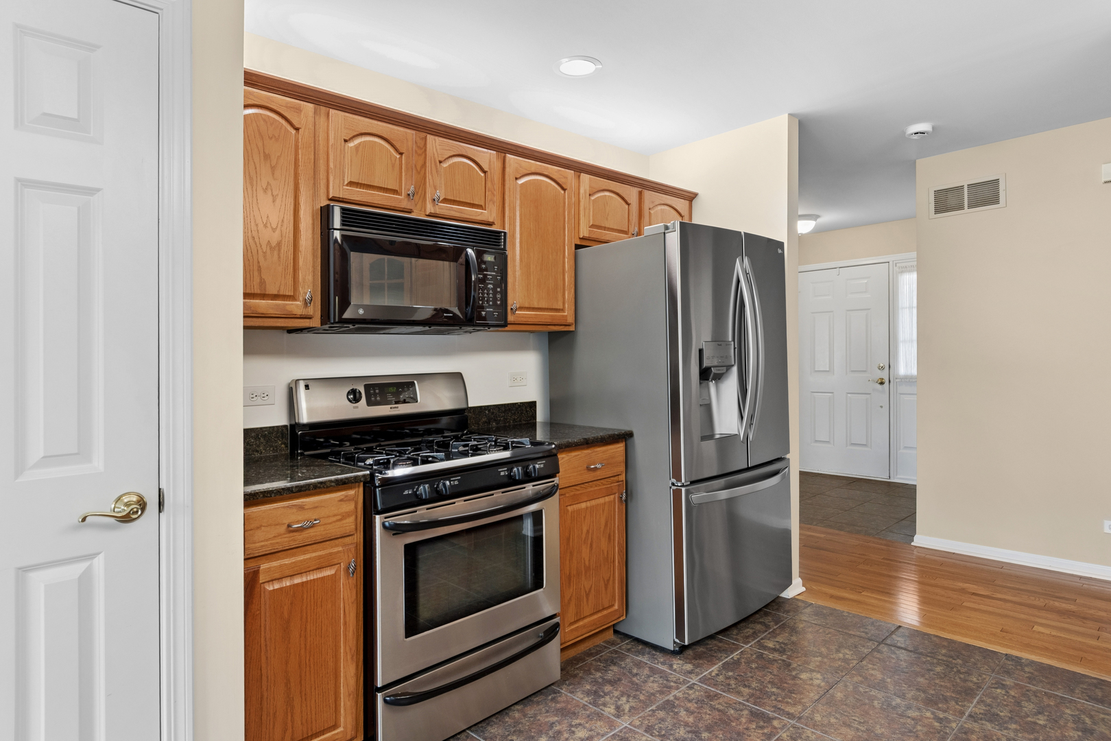 355 Garden Circle, Yorkville, IL 60560