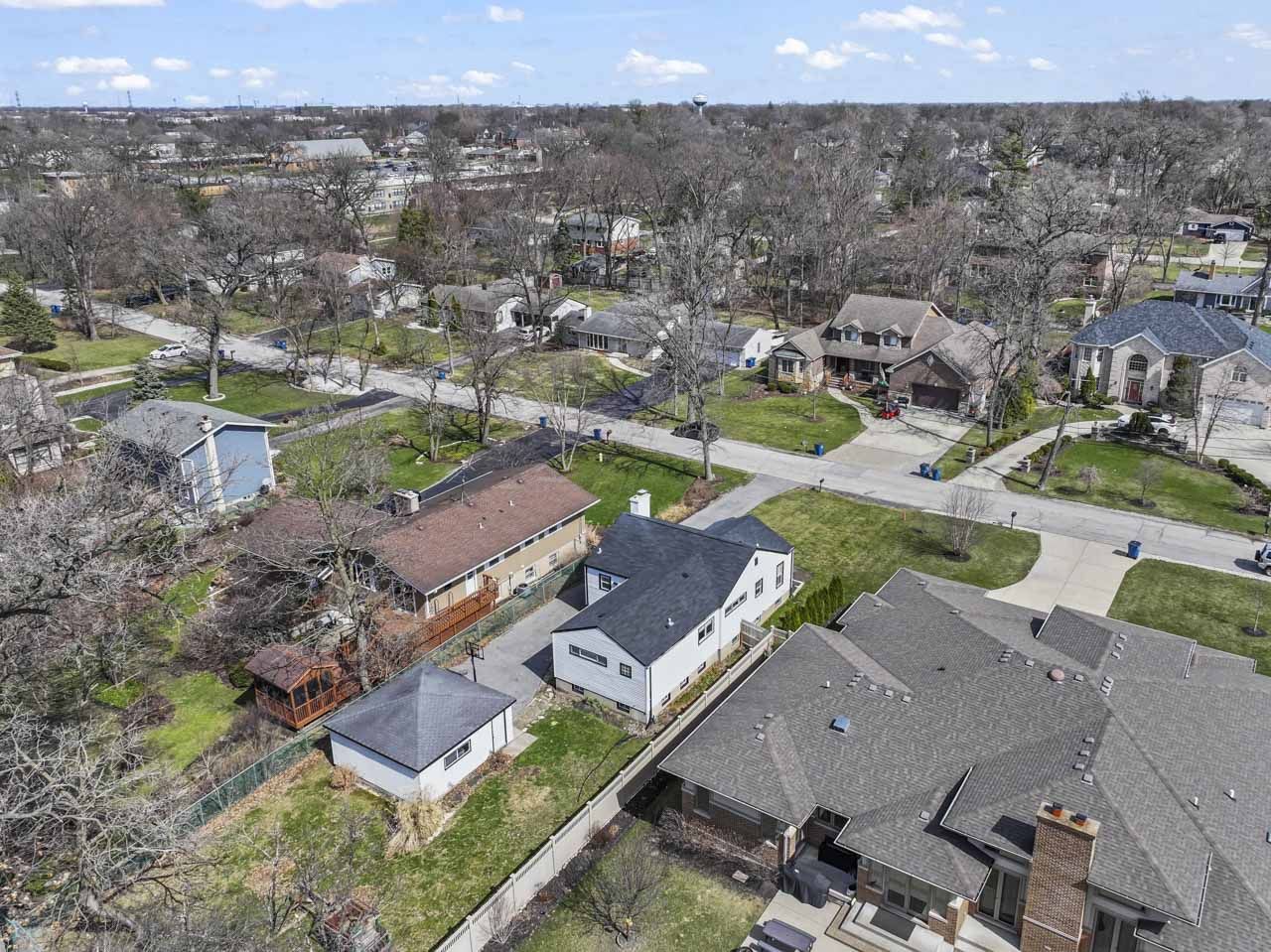 348 N Shady Lane, Elmhurst, IL 60126