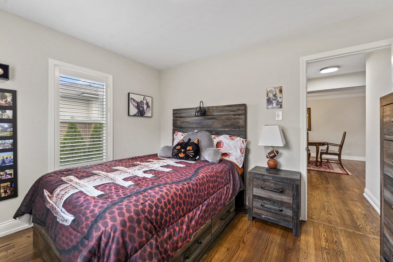 348 N Shady Lane, Elmhurst, IL 60126