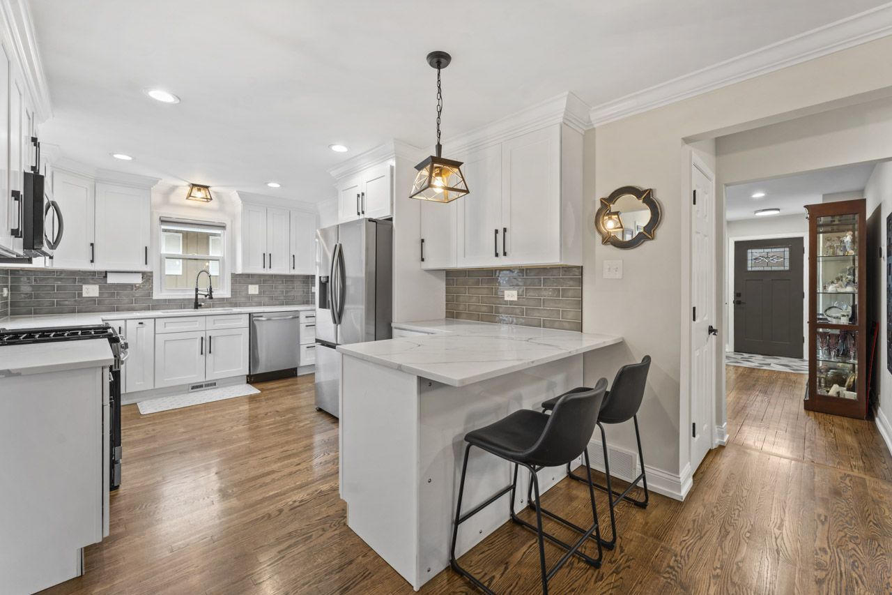 348 N Shady Lane, Elmhurst, IL 60126