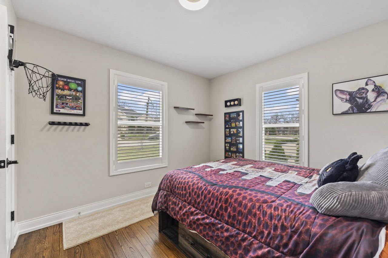 348 N Shady Lane, Elmhurst, IL 60126