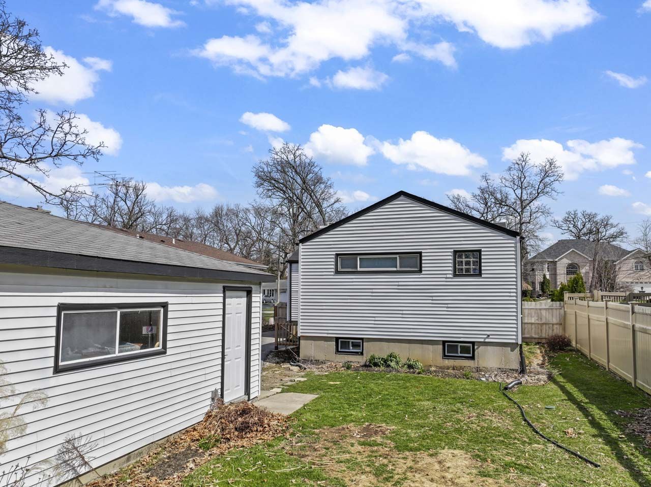 348 N Shady Lane, Elmhurst, IL 60126