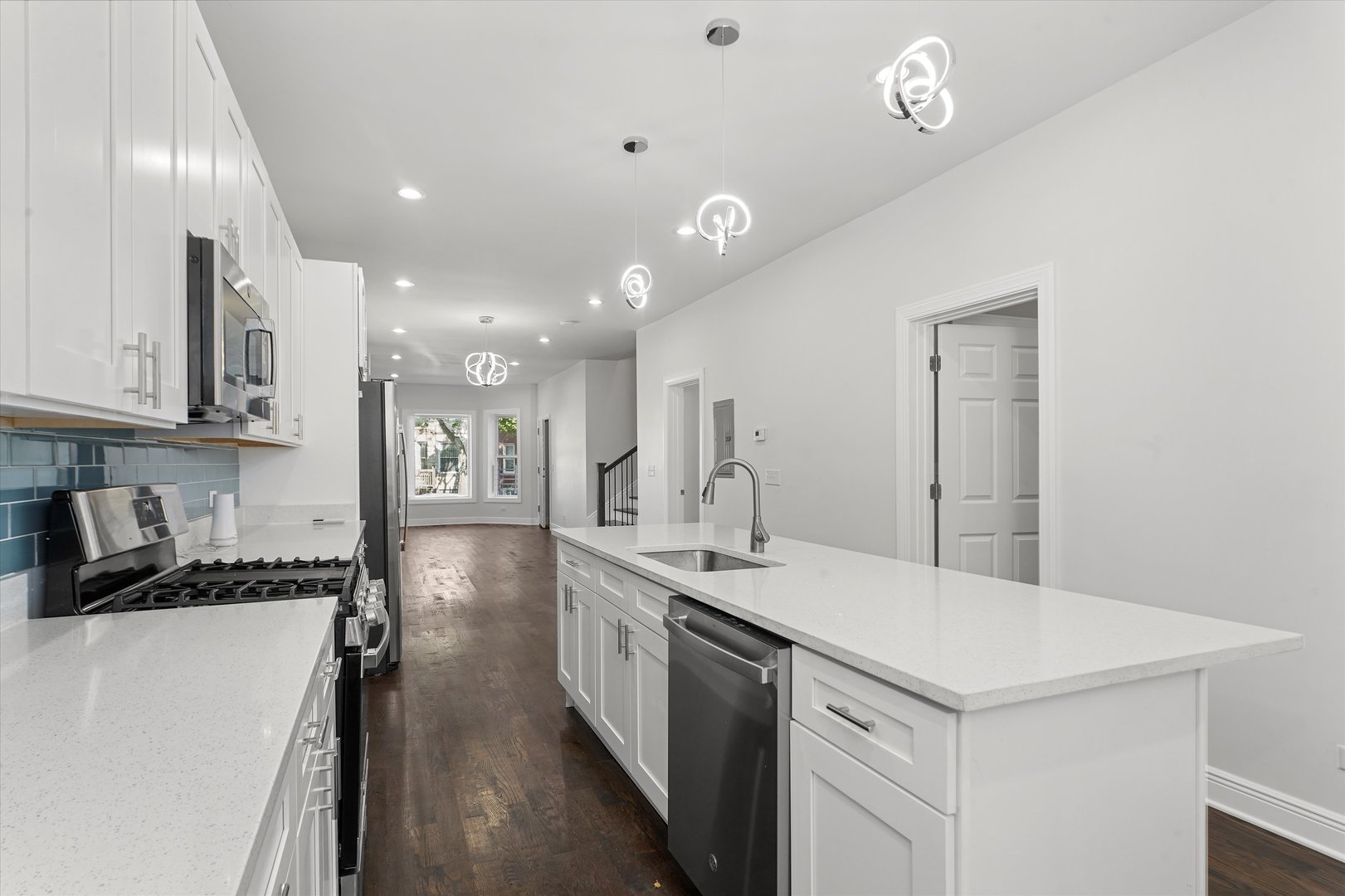 4447 W van buren Street, Chicago, IL 60624