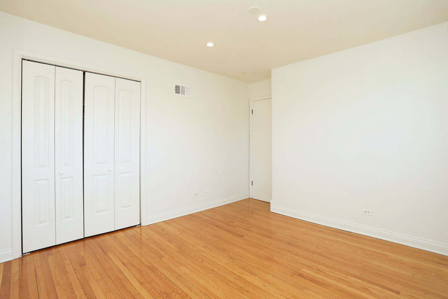 409 Lexington Drive, Schaumburg, IL 60173