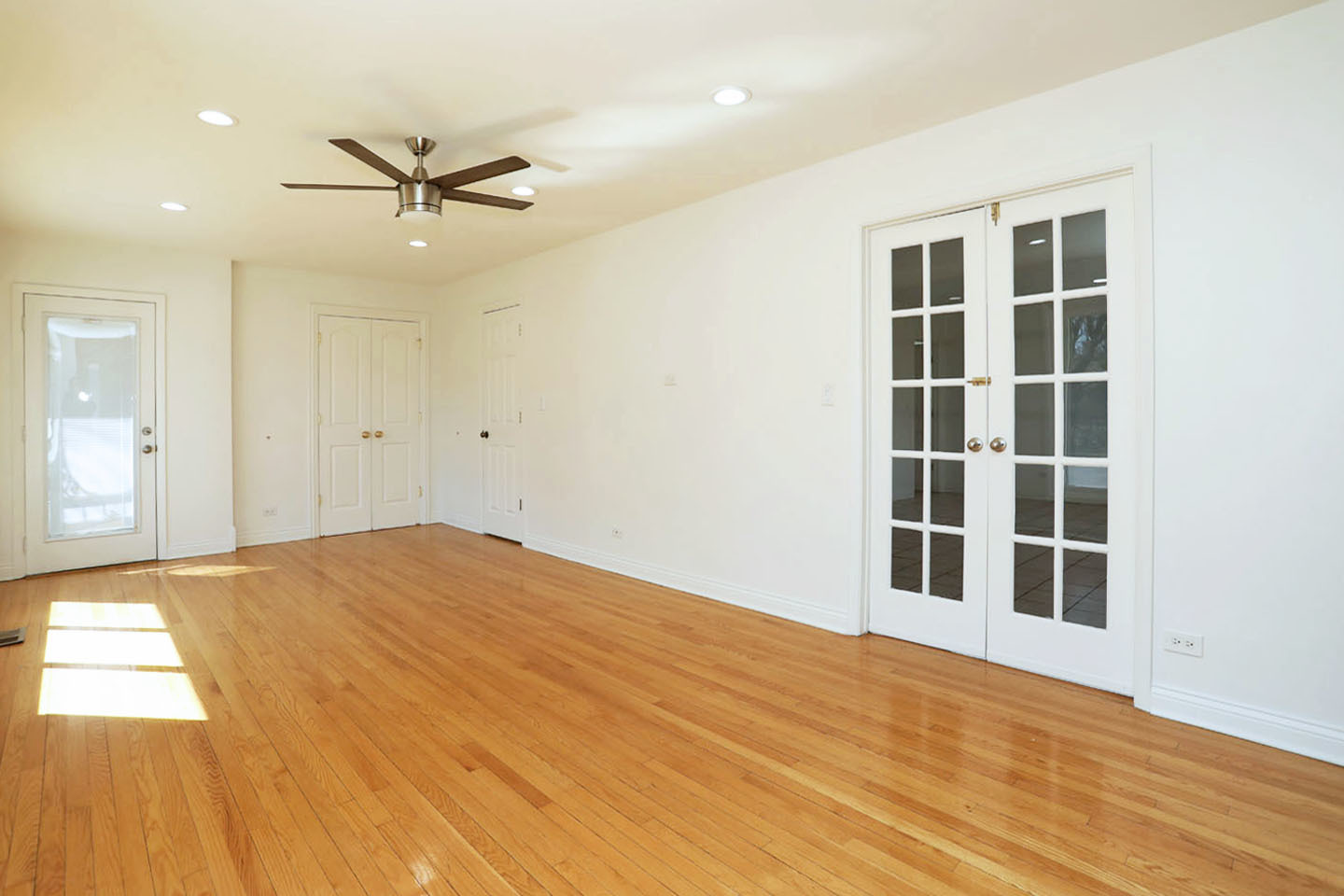 409 Lexington Drive, Schaumburg, IL 60173