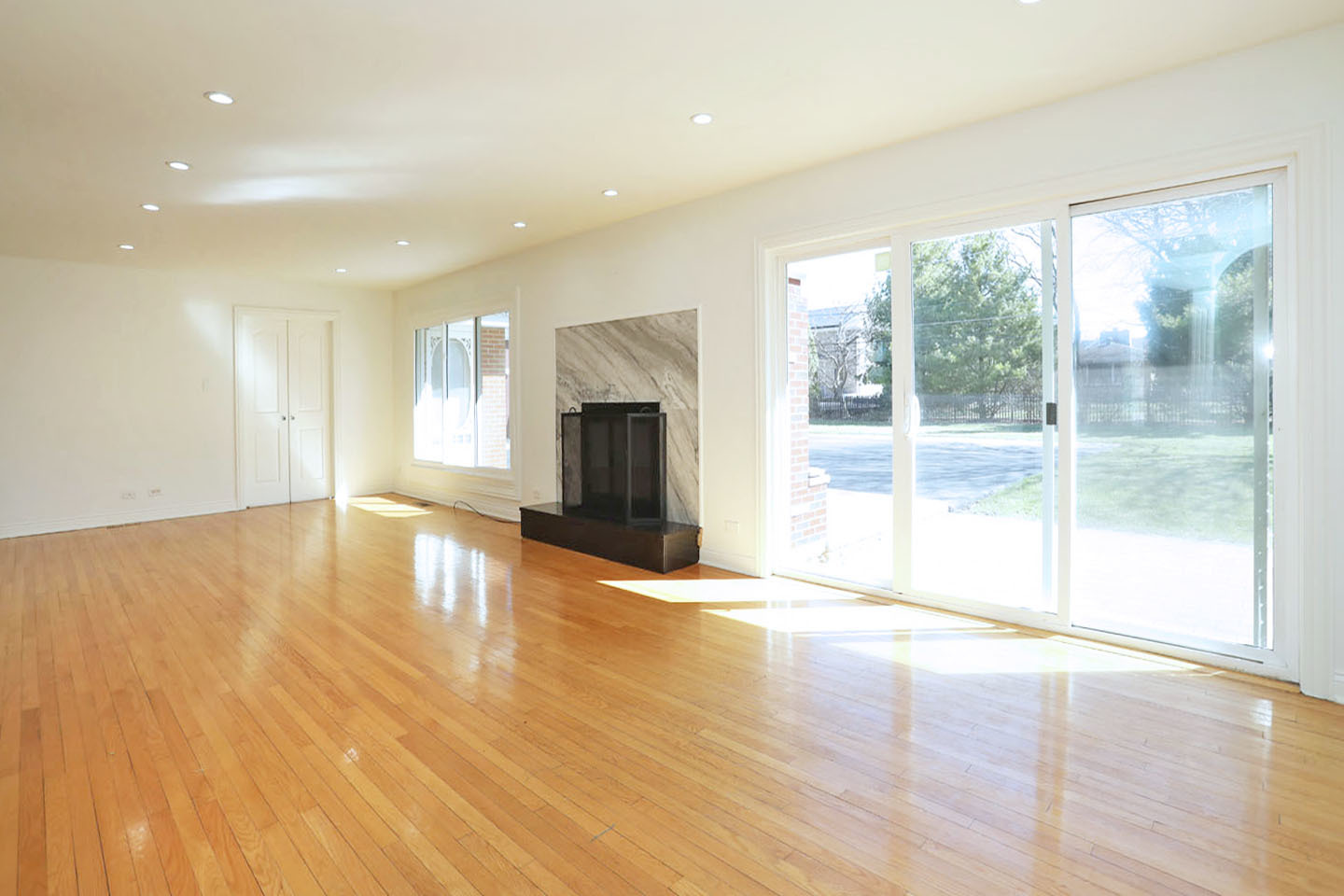 409 Lexington Drive, Schaumburg, IL 60173