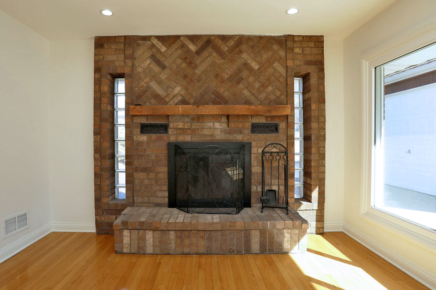 409 Lexington Drive, Schaumburg, IL 60173